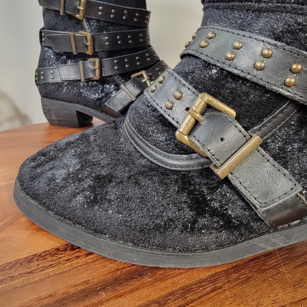 Joyfolie Edgy Black Buckle Combat Boots Faux Fur Size 7 - Picture 2 of 13
